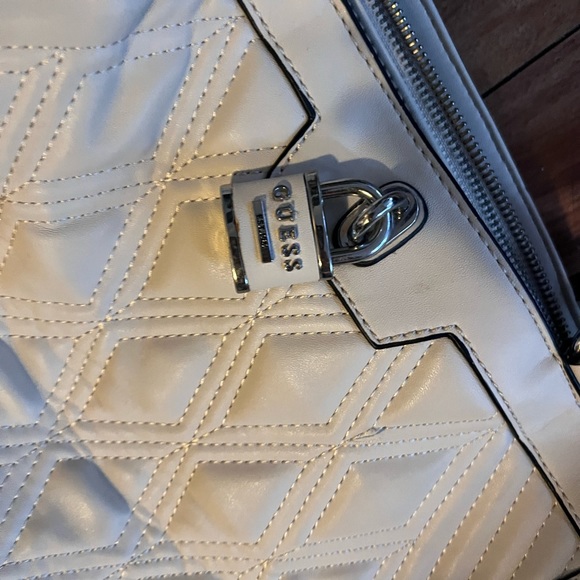 White guess purse - Picture 2 of 2